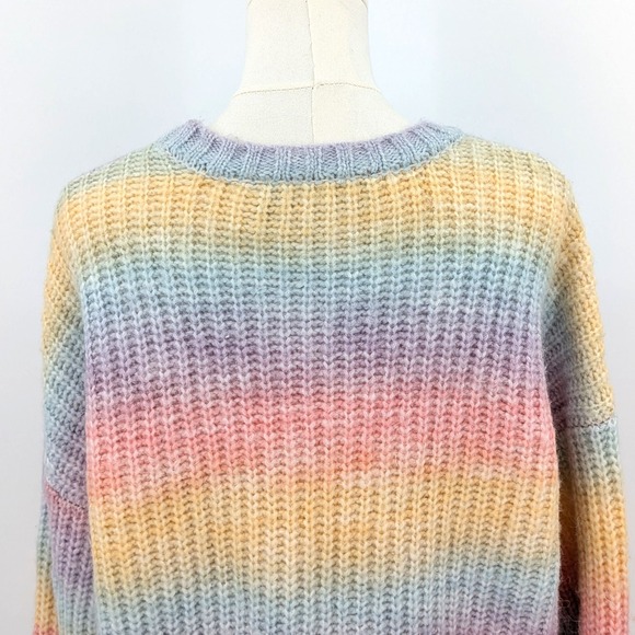 Hello Kitty Rainbow Pastel Knit Sweater – Size 1X Cozy Collab Forever 21 Plus - Picture 8 of 9
